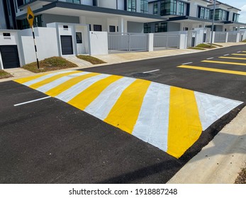 32,422 Road marking paint Images, Stock Photos & Vectors | Shutterstock