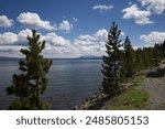 Yellowstone Lake in Yellowstone National Park_2812