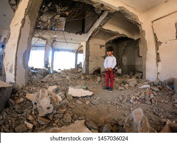 Yemen / Taiz City - May 18 2019: A Family Living In Their House Destroyed By The War On The City Of Taiz.