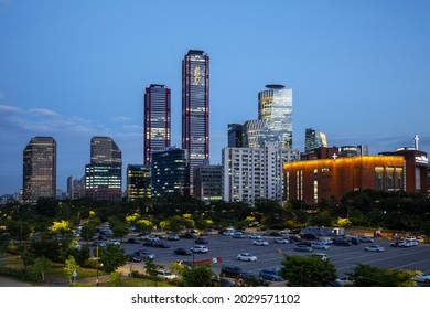 Yeouido, Yeongdeungpo-gu, Seoul, South Korea - May 21, 2021: Night And High Angle View Of Cars On Parking Lot Witht The Background Of Park One Tower And Full Gospel Church
