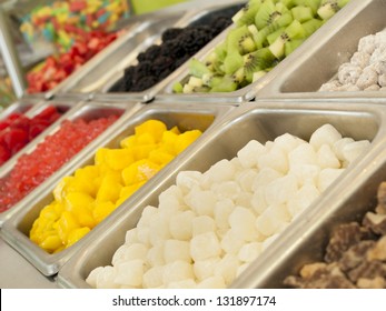 Ã?Â¢??Frozen Yogurt Toppings Bar. Yogurt Toppings Ranging From Fresh Fruits, Nuts, Fresh-cut Candies, Syrups And Sprinkles.