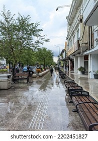 Yogya, ID - Sept 10th, 2022. Row Of Empty Wooden Bench At The Side Walk Pedestrian Malioboro Street At The Afternoon After The Rain Falls. Romantic View At The Middle Of Yogyakarta City