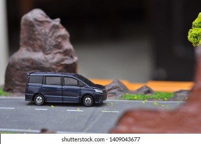 toyota voxy tomica