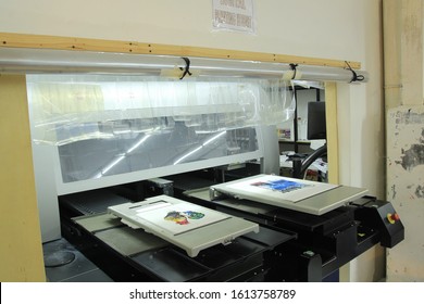 Yogyakarta, Indonesia, 17 Jan 2014. The Process Of Producing Images Printed On Cotton Fabric Media Uses A Special Printer In A T-shirt Garment Factory