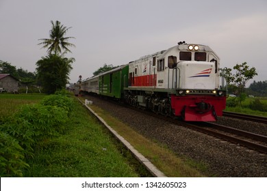 Kereta Api Langsir Images Stock Photos Vectors Shutterstock