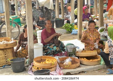 Yogyakarta, Indonesia 4 December 2015, The Situation At The Traditional Wet Market In Yogyakarta