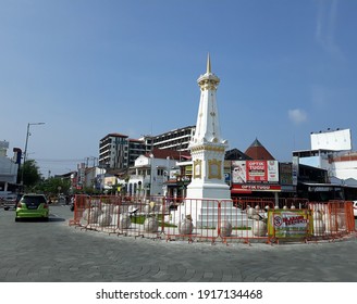 Yogyakarta, Indonesia, February 15th 2021. The Tugu Yogyakarta Or Obelisk Building Or Tugu Jogja, Sebagai Ikon Kota Jogja, Bagian Dari Sumbu Filosofis Kraton Jogja, Sebagai Peninggalan Sejarah