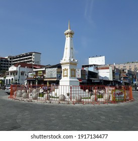 Yogyakarta, Indonesia, February 15th 2021. The Tugu Yogyakarta Or Obelisk Building Or Tugu Jogja, Sebagai Ikon Kota Jogja, Bagian Dari Sumbu Filosofis Kraton Jogja, Sebagai Peninggalan Sejarah