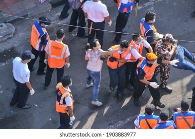 YOGYAKARTA, INDONESIA - JULY 5, 2017: A Woman Hits Officers During A Riot In The Land Acquisition Process By A State Railway Company Along The City's Train Station