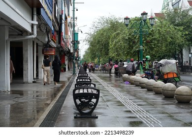 Yogyakarta, Indonesia - October 10 2022: The Atmosphere Of The City Of Yogyakarta Is Calm With Smooth Traffic