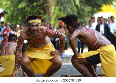 2,115 Papua dress Images, Stock Photos & Vectors | Shutterstock