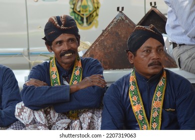 Yogyakarta Indonesia. September 25th 2022. Portrait Of A Javanese People, Traditional Royal Servant Called : Abdi Dalem. Selective Focus.