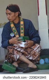 Yogyakarta Indonesia. September 25th 2022. Portrait Of A Javanese People, Traditional Royal Servant Called : Abdi Dalem. Selective Focus.