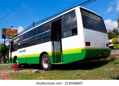 Yogyakarta, Saturday, August 28, 2010. The Photo Of The Wolu Trans Bus Parked Is Taken From The Back Side At A Low Angle.