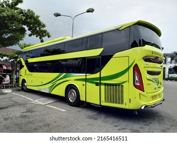 266 Hino bus Images, Stock Photos & Vectors | Shutterstock