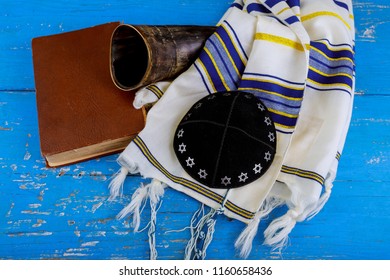 Yom Kippur, Rosh Hashanah Hashana Jewish New Year, Shemini Atzeret Shmini Atzeret And Simchat Torah Holiday Concept With Shofar Traditional Israel's Ram Horn With Religious Holy Prayer Book