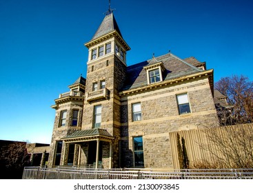 Yonkers, NY - USA - Feb 27, 2022 Three Quarter View Of The Glenview Mansion Of The Hudson River Museum, An Art Museum, As Well It Has Exhibits On The History, Science And Heritage Of The Region.