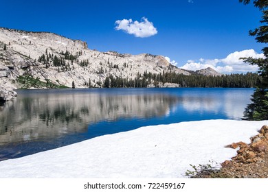 Yosemite American National Park, wild nature, hiking, lake, trekking