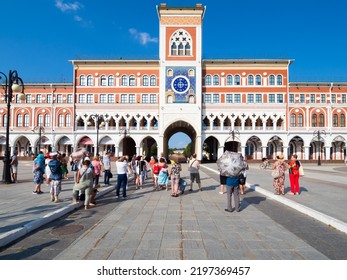 Yoshkar-Ola, Russia - August 24, 2022: Tourists Wait Appearance Of Icon Of Three-handed Mother Of God Show Near Clock Tower Of National Art Gallery Of Republican Museum Of Fine Arts In Yoshkar-Ola