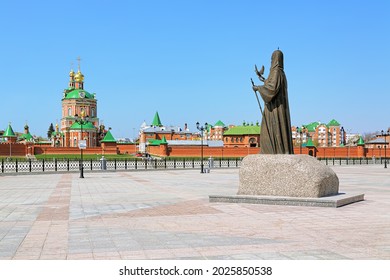 YOSHKAR-OLA, RUSSIA - MAY 8, 2011: Monument To Patriarch Alexius II Of Moscow And All Russia, And Resurrection Cathedral. The Monument By Sculptor Andrey Kovalchuk Was Unveiled On August 4, 2010.