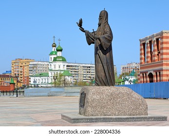 YOSHKAR-OLA, RUSSIA - MAY 8, 2011: Monument Of Patriarch Alexius II Of Moscow And All Russia And Ascension Cathedral. The Monument By Sculptor Andrey Kovalchuk Was Unveiled On August 4, 2010.