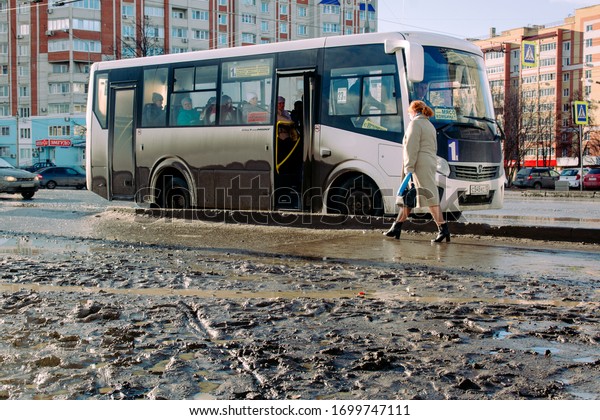 YOSHKAR-OLA, RUSSIA - MAYRCH 2020: Dirty\
public transport stop in the city, with the bus\
stopped