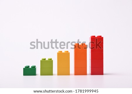You can see a graph built from building blocks. The colors are arranged in ascending order.