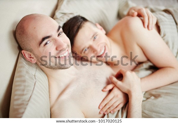 Bett schwule männer im Bett