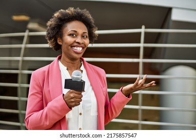 Young African American Woman Journalist Holding Stock Photo 2175857547 ...