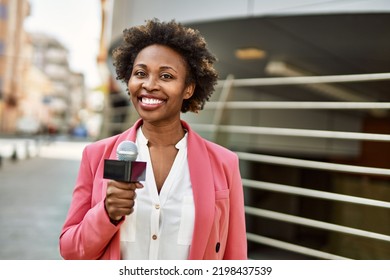 1,034 Black Female News Reporter Stock Photos, Images & Photography ...