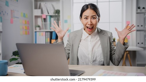 Young Asia Businesswoman Sitting On Desk Crazy With Overworked Stress Angry Massive Work Scream At Office. Lady Mad Trouble Of Work From Employee Make Fail Work Finance Report, Work Mental Health.