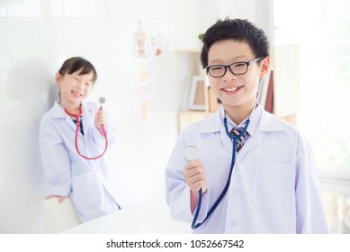 Young Asian Boy And Girl Pretend To Be A Doctor In Hospital