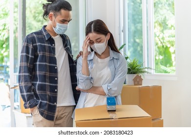 Young Asian Couple Feeling Sad And Upset Because Financial Problem Economic Crisis From Covid-19 Pandemic Effect Have To Move Out From Residence House. Business Bankruptcy Covid Pandemic Side Effect.