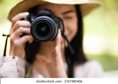 20,922 Asian girl photographer Images, Stock Photos & Vectors ...