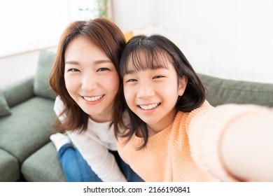 Young Asian Mother And Daughter,smart Phone,Selfie