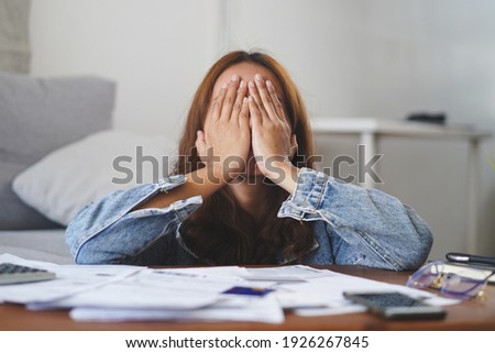 young asian woman cover her face after stressed with monthly bill expenses and credit card debt. 商業照片 © 