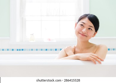 女性 入浴 日本 の画像 写真素材 ベクター画像 Shutterstock