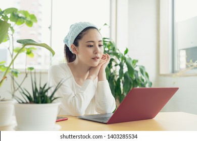 Young asian woman using a laptop comuter.