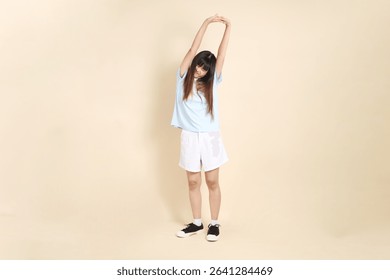 Mujer asiática joven que