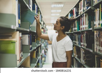 Young Asian Women Are In The College Library To Research And Develop Themselves In Academia And Education.