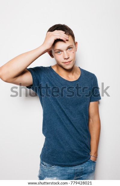 Young Athletic Guy Short Hair Clean Stockfoto Jetzt