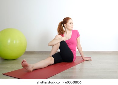 Young Athletic Red Hair Woman Training Stock Photo 600568856 | Shutterstock