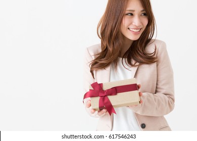 Gift For Birthday Woman : 22 Birthday Gift Ideas For Women Cute Birthday Presents For Women : 5 out of 5 stars.