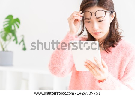 young attractive asian woman to see a tablet computer