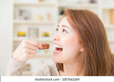 Young Attractive Asian Woman Who Eats A Serial Bar