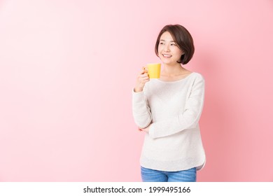 Young Attractive Asian Woman Who Drink Coffee