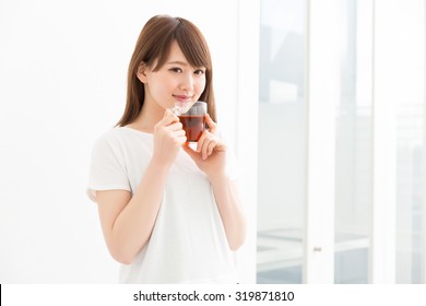 Young Attractive Asian Woman Who Drink Tea