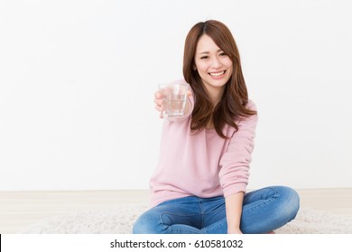 Young Attractive Asian Woman Who Drinks Water