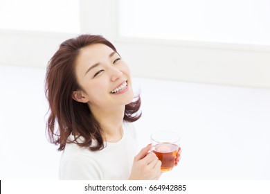 Young Attractive Asian Woman Who Drink Tea