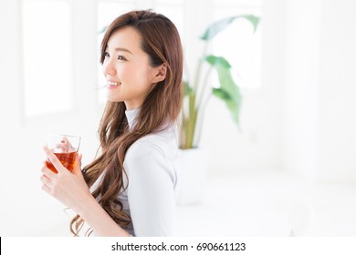 Young Attractive Asian Woman Who Drink Tea